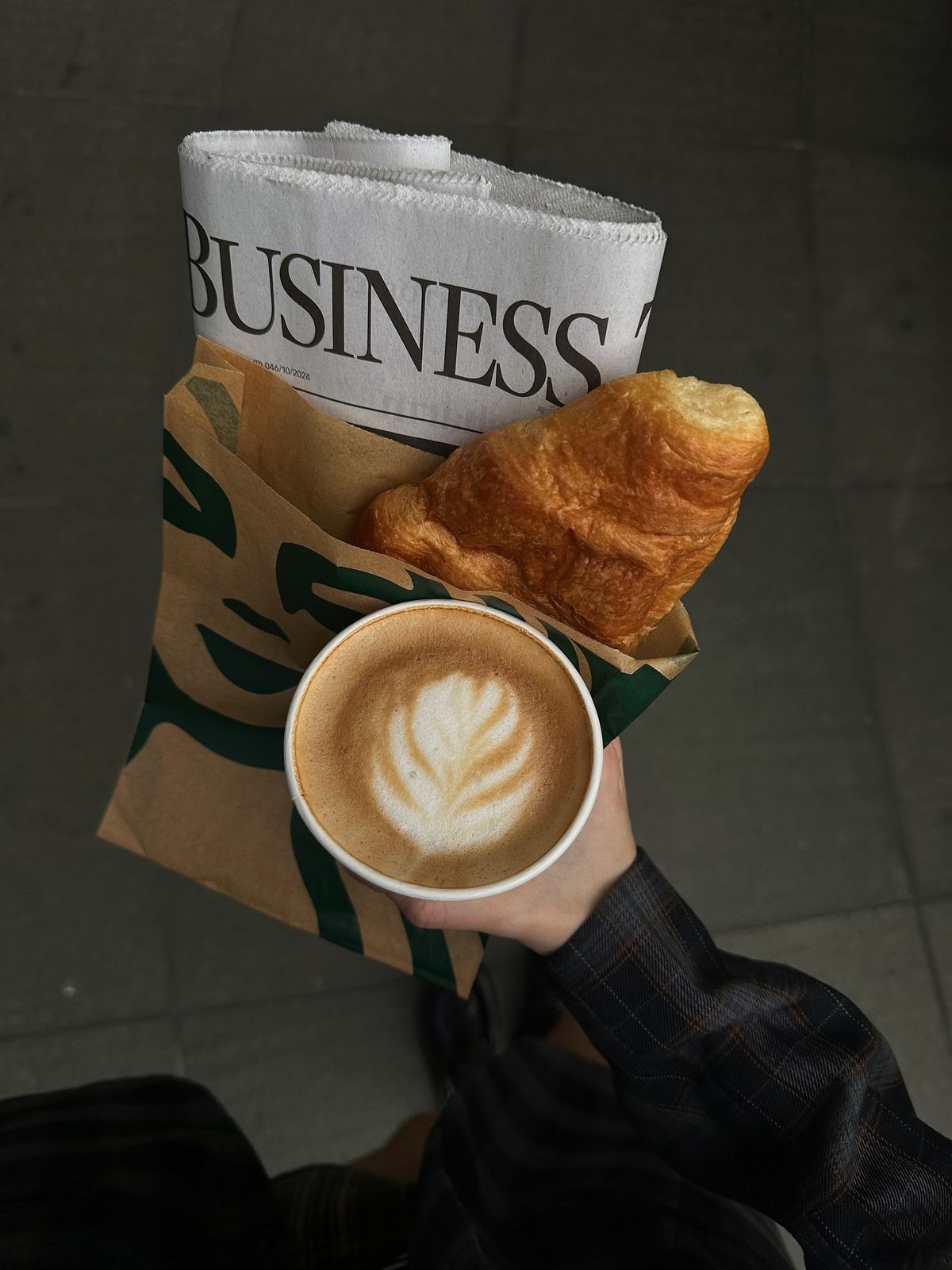 Página dupla com tipografia sofisticada